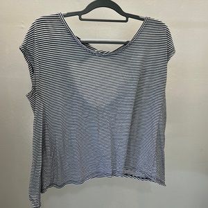 American eagle top. Size M. New WO tags.